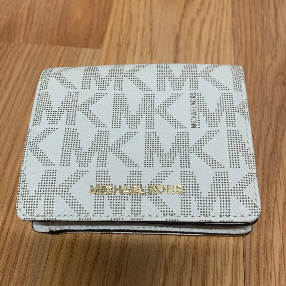 Michael Kors wallet BRAND NEW